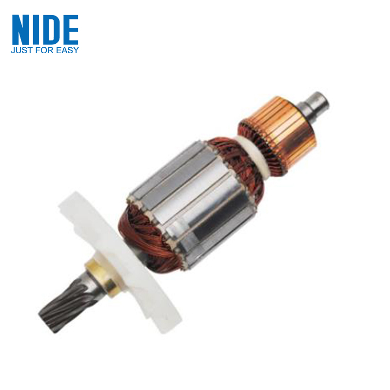 Mismunur á Armature og Commutator